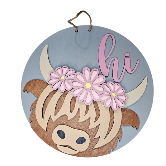 Highland Cow with Daises Round